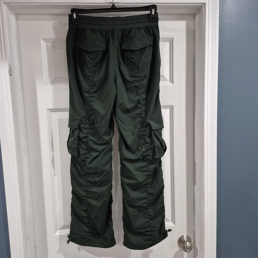 Lululemon Pants Womens Small Legacy Green Dance Studio Cargo Mid-Rise Relaxed